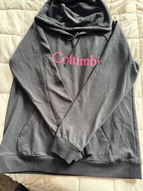 Columbia Black Pullover Hoodie with Teal Accent